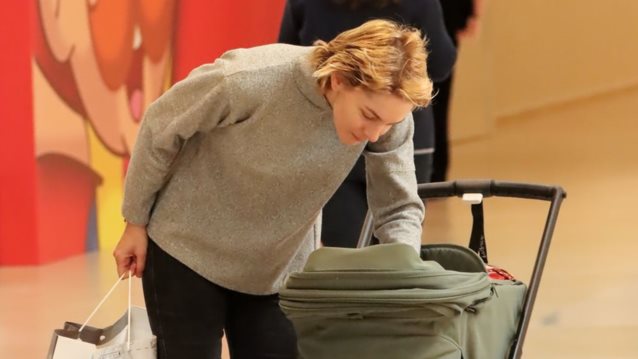 Η Γιούλικα Σκαφιδά σε καθημερινές στιγμές με τον γιο της