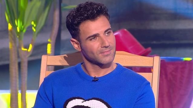 Πέτρος Ιακωβίδης: &quot;Πιστεύω πολύ. Κοινωνώ κιόλας. Πριν βγω να τραγουδήσω έχω έναν σταυρό και τρεις εικόνες, φιλάω αυτές και μετά βγαίνω&quot;