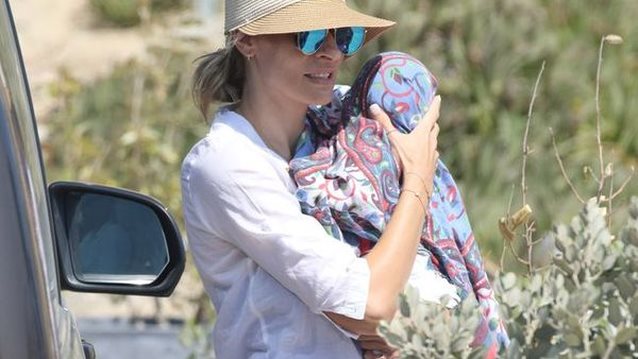 Διάσημες Μαμάδες : Με τα παιδιά τους στην παραλία!