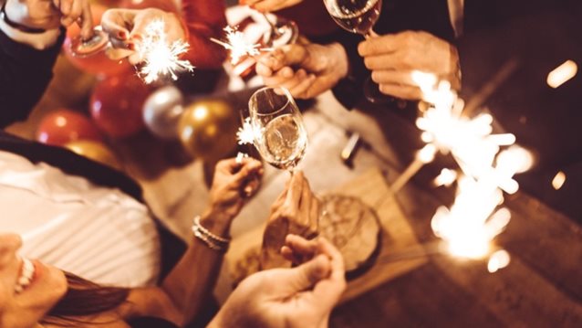 Γιορτινά κοκτέιλ για να σε βρει ο νέος χρόνος με ένα ποτήρι στο χέρι: Δοκίμασε τα!