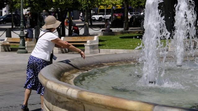 Ισχυρός καύσωνας με 42άρια από σήμερα: Τηλεργασία στο Δημόσιο - Ποια σχολεία θα παραμείνουν κλειστά