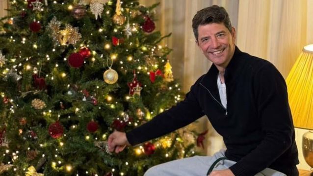 Ο Σάκης Ρουβάς στόλισε για τα Χριστούγεννα - Ο εντυπωσιακός διάκοσμος