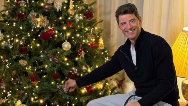 Ο Σάκης Ρουβάς στόλισε για τα Χριστούγεννα - Ο εντυπωσιακός διάκοσμος