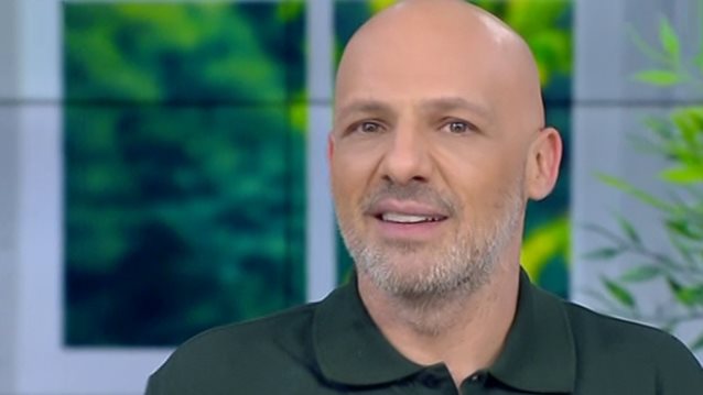 Video Of The Day: Ο Μουτσινάς τρολάρει Ντορέττα &amp; Ζαρίφη για την... γκαντεμιά τους!