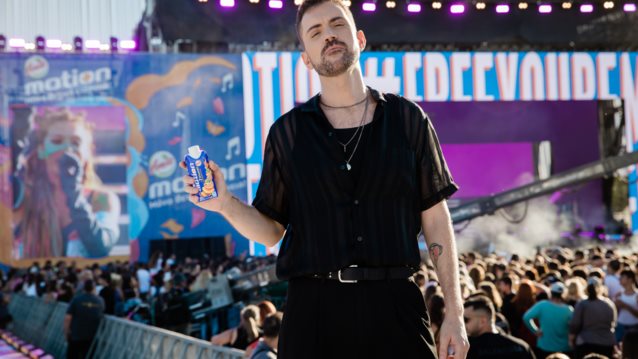 Αυτό είναι το νέο single του Νικόλα Ραπτάκη