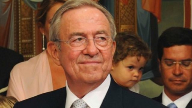 Κηδεία τέως βασιλιά: Ουρές από το πρωί για το λαϊκό προσκύνημα στο παρεκκλήσι της Μητρόπολης [εικόνες - βίντεο]