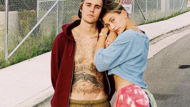 Justin &amp; Hailey Bieber: &quot;Βαφτιστήκαμε μαζί και ζήσαμε μία από τις πιο σημαντικές στιγμές της ζωής μας&quot;