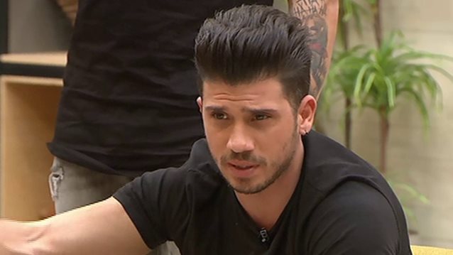 Power Of Love: Ο Τζόνι «καρφώνει» τους συμπαίκτες του και κάνει λόγο για κινήσεις στρατηγικής και ψεύτικα ζευγάρια: «Νιώθω ότι βλέπω θέατρο»