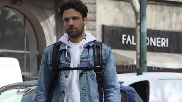 Ο Κωνσταντίνος Αργυρός σε καθημερινές στιγμές στο κέντρο της Αθήνας