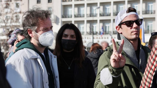 Αντιπολεμική συγκέντρωση συμπαράστασης στην Ουκρανία - Οι εκπρόσωποι της εγχώριας showbiz που βρέθηκαν στο Σύνταγμα