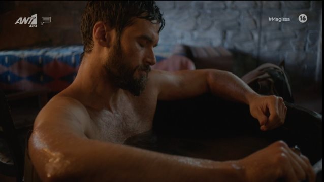 Η Μάγισσα | Αναστατώθηκε το Twitter με τις γυμνές σκηνές του Αναστάση Ροϊλού