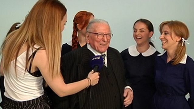 Video Of The Day: Η απολαυστική αντίδραση του Κώστα Βουτσά όταν συνειδητοποιεί πως θα συνεργαστεί με την εγγονή της Ζωής Λάσκαρη