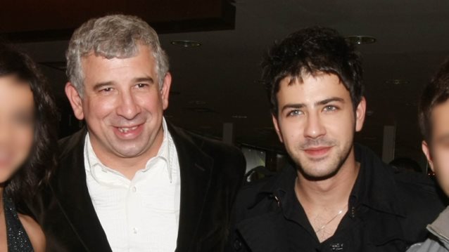 Ο Πέτρος Μπουσουλόπουλος ξεκαθαρίζει για Φιλιππίδη: &quot;Δεν εγκατέλειψα την Αθήνα γι’ αυτόν – Σοκαρίστηκα και τρόμαξα ως νέος τότε ηθοποιός&quot;