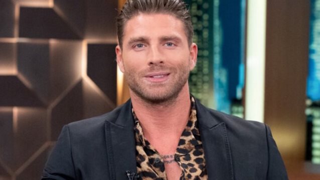 Γιώργος Μανίκας: &quot;Έχω αποσυρθεί γιατί γράφουν πράγματα για μένα ενώ δεν τα ξέρουν&quot;