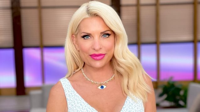 Η Ελένη Μενεγάκη για γυρίσματα στην Άνδρο | Δείτε το βίντεο