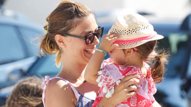 Δέσποινα Καμπούρη: Στη Μύκονο με τις κόρες της! Όλες οι φωτογραφίες