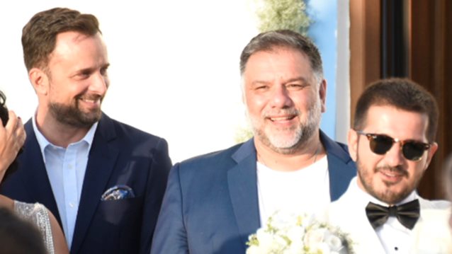 Ο Γρηγόρης Αρναούτογλου έγινε κουμπάρος στον γάμο του Παναγή Τζωρτζάτου μαζί με τη Νάνσυ Αντωνίου! Δείτε φωτογραφίες