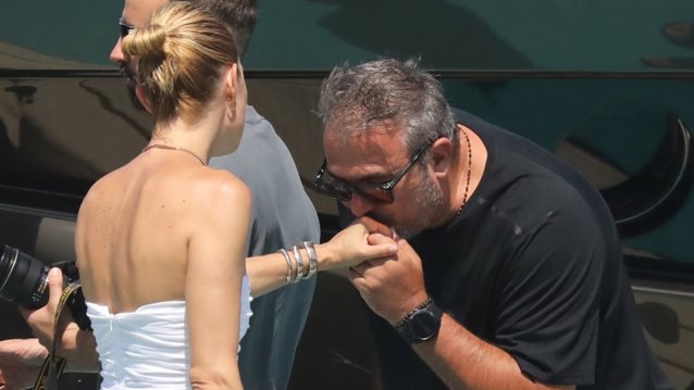 Η συνάντηση Αντώνη Ρέμου και Βίκυς Καγιά &amp; το χειροφίλημα