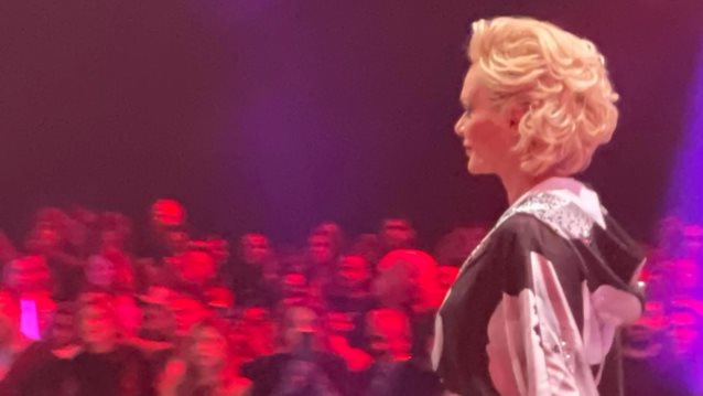 MadWalk 2022 | Η Έλενα Χριστοπούλου σε εμφάνιση - έκπληξη στην πασαρέλα!