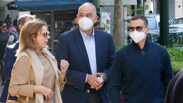 Ο Νίκος Δένδιας σε σπάνια δημόσια εμφάνιση με την οικογένειά του