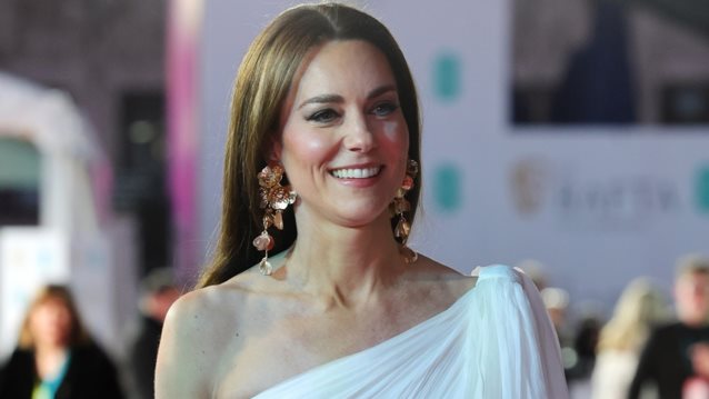 Βρήκαμε τα Zara σκουλαρίκια που φόρεσε η Kate Middleton στα BAFTAs και κοστίζουν λιγότερο από 16 ευρώ