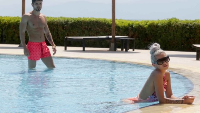 Είδαμε Την Πρεμιέρα Του Game Of Love: Υποδεχτείτε τον βασιλιά των reality: Sex, soft γυμνό &amp; απελπισμένα ζευγάρια σε ζώνη υψηλής τηλεθέασης