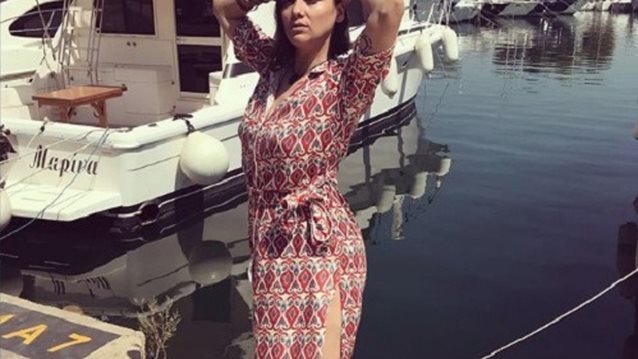 Κατερίνα Τσάβαλου: Θηλάζει την κόρη της σε παραλία της Λευκάδας και μοιράζεται το στιγμιότυπο στο instagram