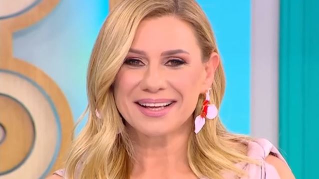 Άφωνη η Κατερίνα Καραβάτου - Η εμφάνιση του Κρατερού Κατσούλη στην πρεμιέρα της