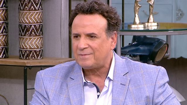 Ο Χάρης Ρώμας εξηγεί γιατί έβαλε τελεία στο &quot;Καφέ της Χαράς&quot; &amp; αποκάλυψε τα μελλοντικά του σχέδια