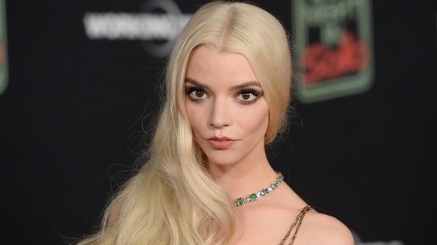 Αρραβωνιάστηκε η Anya Taylor-Joy; Οι φωτογραφίες με το αστραφτερό δαχτυλίδι στον παράμεσό της
