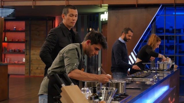 MasterChef: Το πλεονέκτημα κόντεψε να... διαλύσει τον Μανώλη &amp; η ασυλία που πήγε στον πιο λάθος παίκτη