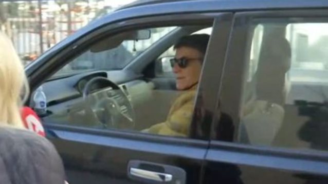 Η πρώτη αντίδραση του Γιάννη Μπέζου μετά την απολογία του Πέτρου Φιλιππίδη: "Μη με φέρνετε σε δύσκολη θέση"