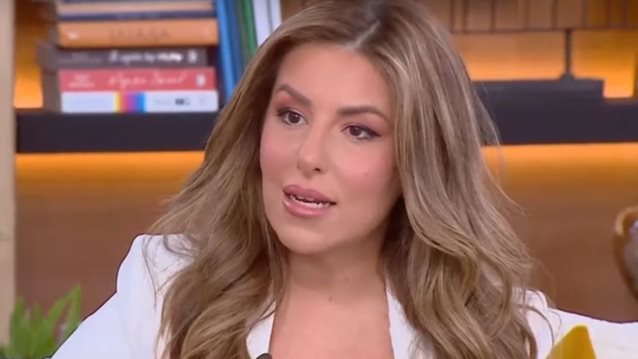 Η Αναστασία Γιάμαλη "ασπίδα" για τη Νατάσσα Μποφίλιου και το φόρεμα "αξίας 2.000 ευρώ"