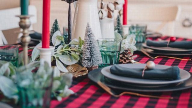 Πώς θα κάνουμε Πρωτοχρονιά: Ρεβεγιόν με SMS, απαγόρευση κυκλοφορίας και έως 9 άτομα στο τραπέζι