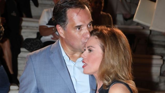 Άδωνις Γεωργιάδης &amp; Ευγενία Μανωλίδου σε τρυφερά στιγμιότυπα στο Ηρώδειο