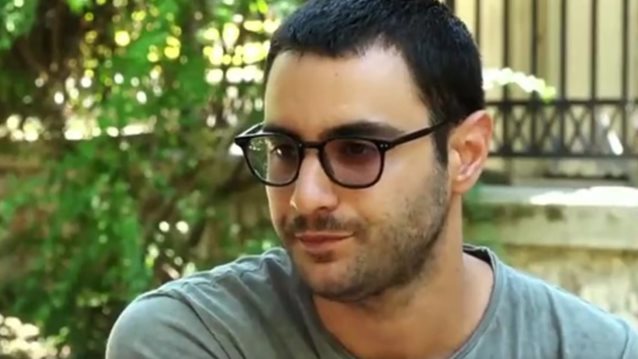 Ίαν Στρατής: «Είμαι σε σχέση με ένα κορίτσι είναι από το χώρο. Κάπου βγήκε η “βρώμα” ότι είμαστε μαζί»