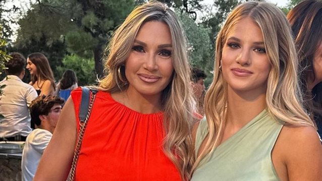 Άννα Μαρία Ίβιτς | Η κόρη της Ελένης Πετρουλάκη πήγε στην αποφοίτησή της με το φόρεμα που φορούσε η μητέρα της στη βάπτισή της