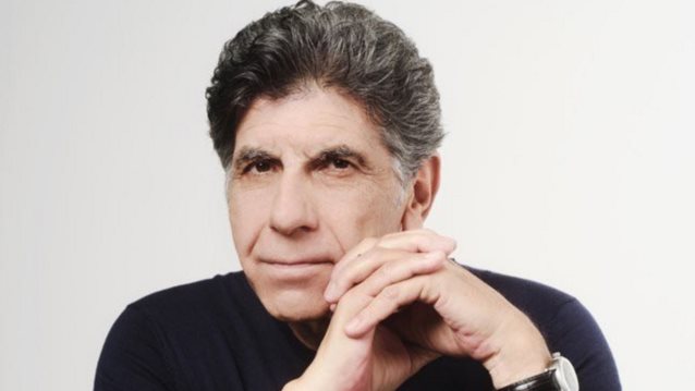 Γιάννης Μπέζος: &quot;Είμαστε υποχρεωμένοι να το κάνουμε, διότι θα καταλήξουμε σαν κάτι παππούδες που αναμασούν τα παλιά&quot;