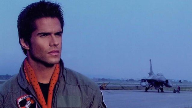 Ο Γιωργος Τσαλικης σε στιγμιοτυπα απο τη θητεια του στην πολεμικη αεροπορια