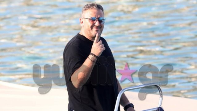 Αντώνης Ρέμος : Με τους φίλους του στη Μύκονο! Όλες οι φωτογραφίες