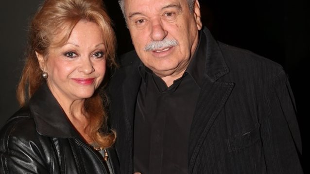 43 χρόνια πριν: O Τάσος Χαλκιάς με την επί 50 χρόνια σύντροφό του Πένυ Παπουτσή στο γάμο τους
