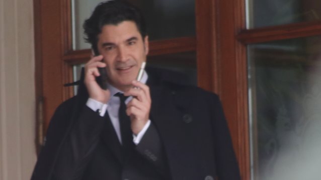 Ο Χριστόφορος Παπακαλιάτης στα γυρίσματα για τη νέα του σειρά - Οι νέες εικόνες από τον "Δάσκαλο"