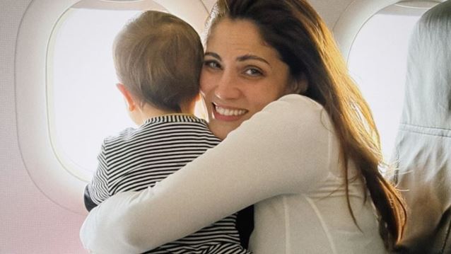 Μαίρη Συνατσάκη – Ίαν Στρατής | Tο πρώτο τους αεροπορικό ταξίδι με την μικρή Ολίβια – Οι τρυφερές φωτογραφίες