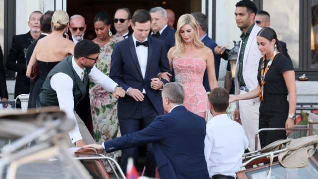 Jeff Bezos - Lauren Sánchez | Τι φόρεσαν οι διάσημες καλεσμένες στον γάμο τους στην Βενετία