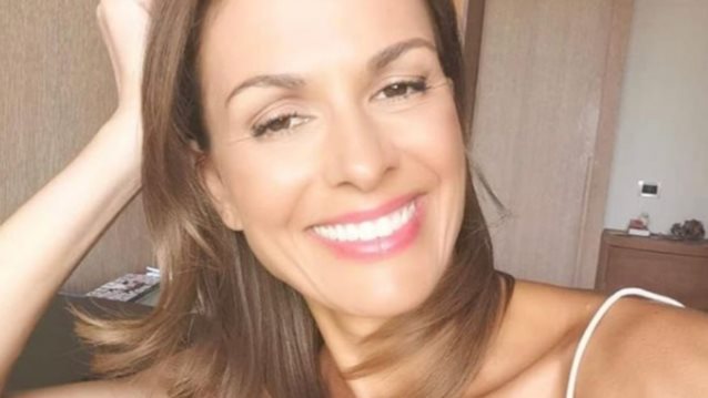 Τζίνα Αλιμόνου : Δείτε το νέο της κούρεμα! Η αλλαγή στην εμφάνιση της ηθοποιού μετά από καιρό
