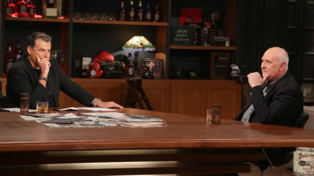 Γιώργος Παπαδάκης
: Η εξομολόγηση για τη σχέση με την αδερφή του, τα δύσκολα χρόνια &amp; το πρόσωπο που θα ήθελε να είναι ο τηλεοπτικός του διάδοχος