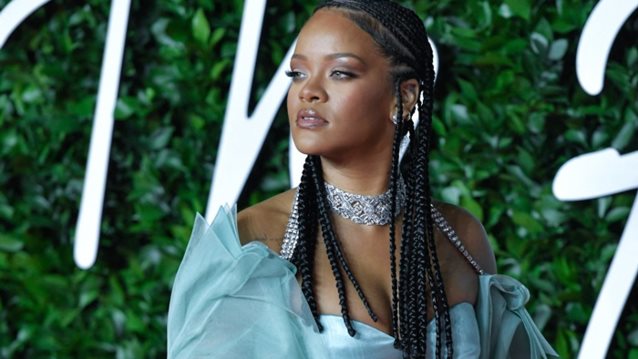 Rihanna: Μας δείχνει την ακμή της σε μια άκρως αναζωογονητική selfie
