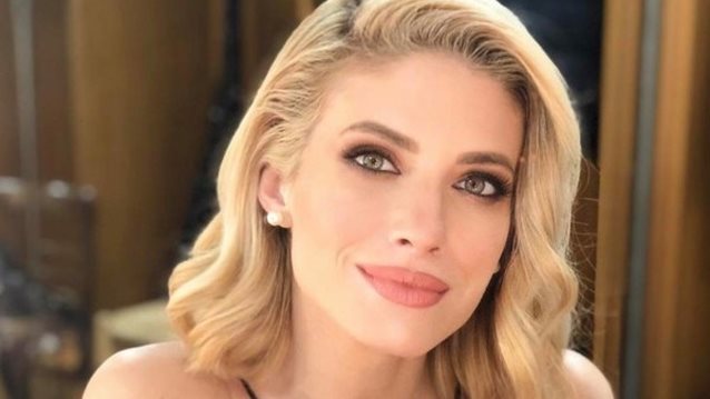 Η πιο όμορφη μαμά | Η Ευαγγελία Αραβανή σε baby shower χωρίς ίχνος μακιγιάζ