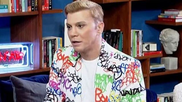 Ο Τάκης Ζαχαράτος απαντάει στο σάλο που δημιουργήθηκε με το σκετς ως Πόπη Τσαπανίδου: &quot;Βρήκαμε τον μπελά μας&quot;