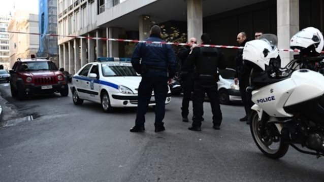 Βόμβα εξω από υπ. Εργασίας: Επέστρεψε η τρομοκρατία στην Αθήνα; - Προβληματισμός για τη "νέα γενιά" και το ισχυρό χτύπημα